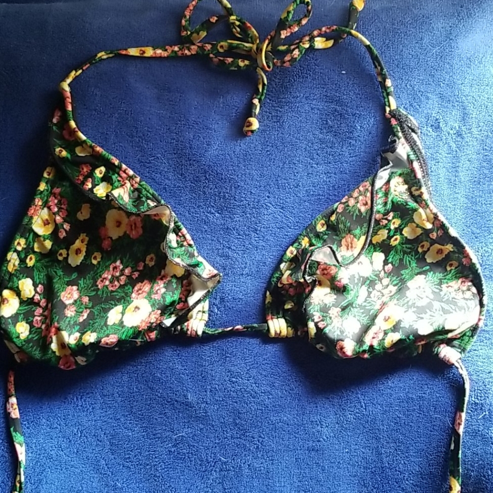 Guess Bikini - Picture 2 of 3